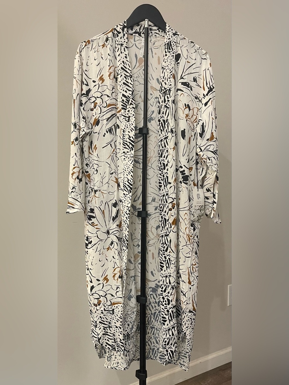 LOVLEI Ranch California Floral & Animal Print Ivory Kimono Robe NWT!